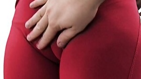 Amazing Cameltoe Puffy Pussy in Tight Pants. Round Ass too