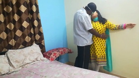 Shanaya's curvy physique recorded in Indian auntie video