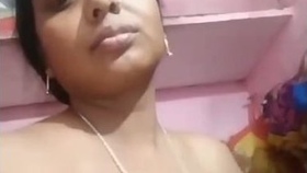 Horny Indian wife pleasures herself in explicit video