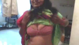 Stunning Indian housewife from Indore displays her breasts and buttocks