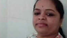 Indian wife masturbates during video chat