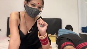 Indian matron provides a real oral sex and flaunts her lovely buttocks on film