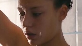 Ad le Exarchopoulos in Blue is the Warmest Color 2013