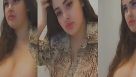Desi beauty exposing her huge boobs selfie video