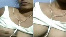 Desi whore reveals her XXX boobs and plays with them for webcam