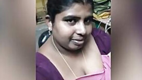 Desi BBW with XXX decollete looks provocatively during selfie sex clip