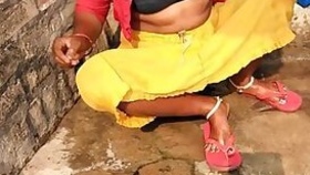 Desi Tamil Aunty Topless Outdoor Bath Capture...