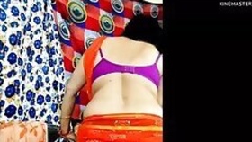 Beautiful Indian bhabhi shows off her lingerie and sexy figure
