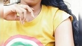 Desi Girl Shows Her Boobs