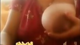 Bhabi shows off her sexy big tits