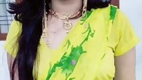 Hot marathi gilr sexy navel in yellow sari and belly chain