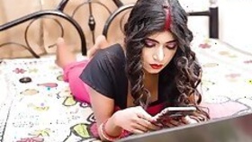 DESI BHABI WANTS HER BOYFRIEND'S BIG DICK SERVING LAPTOP