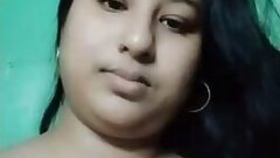 Desi Girl Shows Her Pussy