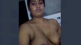 Good-looking Bhabhi showing her incredible physique for the cam
