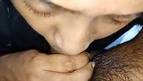 Indian girl Marathi gives blowjob Vdo